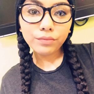 Meet your Posher, Dinora